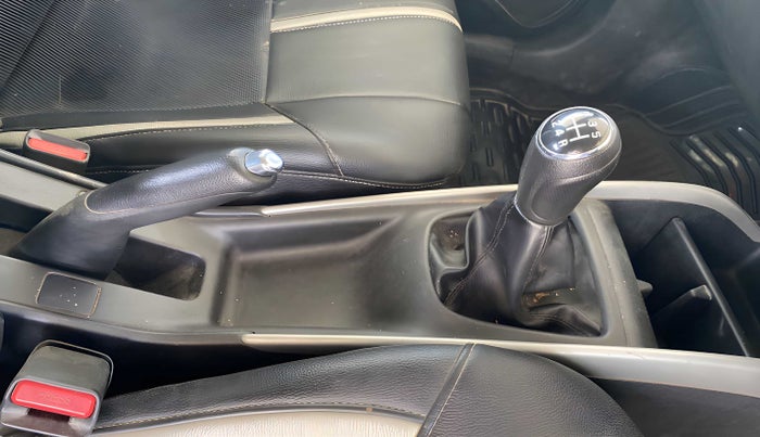 2016 Maruti Baleno ZETA DIESEL 1.3, Diesel, Manual, 97,266 km, Gear Lever