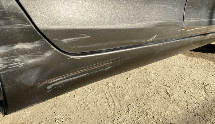 2016 Maruti Swift Dzire VXI, Petrol, Manual, 53,443 km, Right running board - Slightly dented
