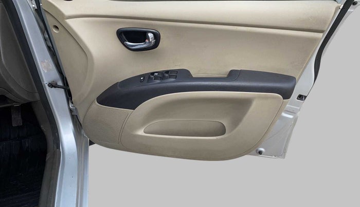 2013 Hyundai i10 MAGNA 1.1, Petrol, Manual, 36,670 km, Driver Side Door Panels Control