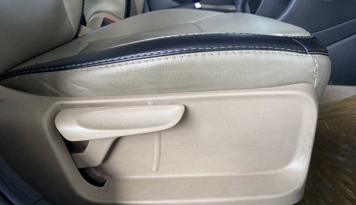 2016 Volkswagen Polo HIGHLINE1.5L, Diesel, Manual, 78,761 km, Driver Side Adjustment Panel