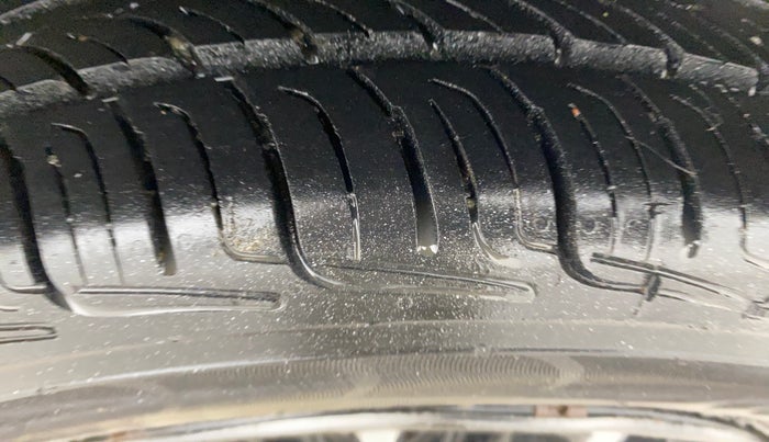 2015 Maruti Alto K10 VXI, Petrol, Manual, 36,735 km, Left Rear Tyre Tread