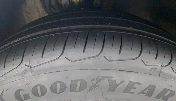 2016 Volkswagen Vento COMFORTLINE 1.6, Petrol, Manual, 90,518 km, Right Front Tyre Tread