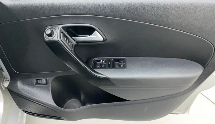 2016 Volkswagen Vento COMFORTLINE 1.6, Petrol, Manual, 90,518 km, Driver Side Door Panels Control