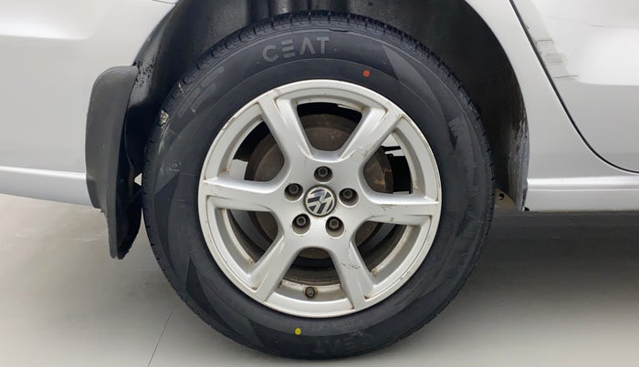 2016 Volkswagen Vento COMFORTLINE 1.6, Petrol, Manual, 90,518 km, Right Rear Wheel
