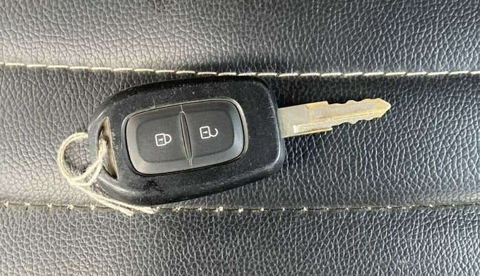 2018 Renault Kwid RXT 1.0 (O), Petrol, Manual, 27,940 km, Key Close Up