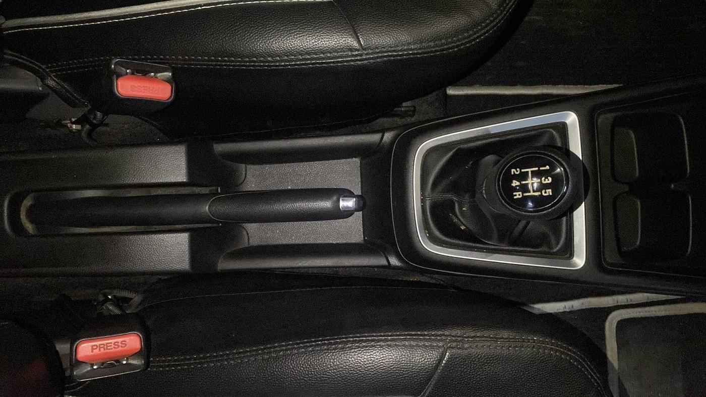 2019 Maruti Swift VXI, Petrol, Manual, 32,663 km, Gear Lever