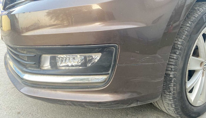 2016 Volkswagen Vento HIGHLINE 1.5 AT, Diesel, Automatic, 1,09,144 km, Front bumper - Minor scratches