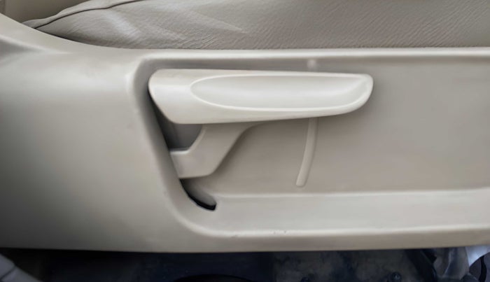 2016 Volkswagen Vento HIGHLINE 1.5 AT, Diesel, Automatic, 1,09,144 km, Driver Side Adjustment Panel