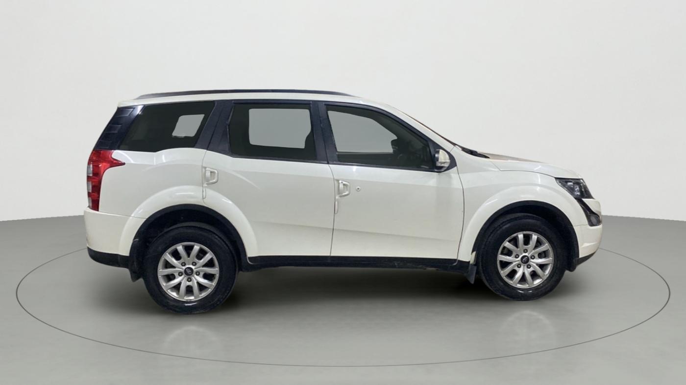 2016 Mahindra XUV500 W8, Diesel, Manual, 71,819 km, Right Side View