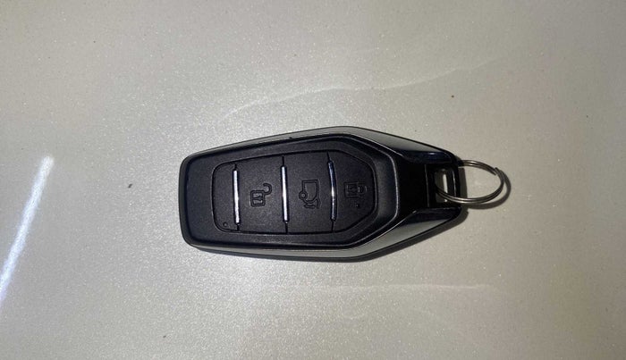 2016 Mahindra XUV500 W8, Diesel, Manual, 71,819 km, Key Close Up