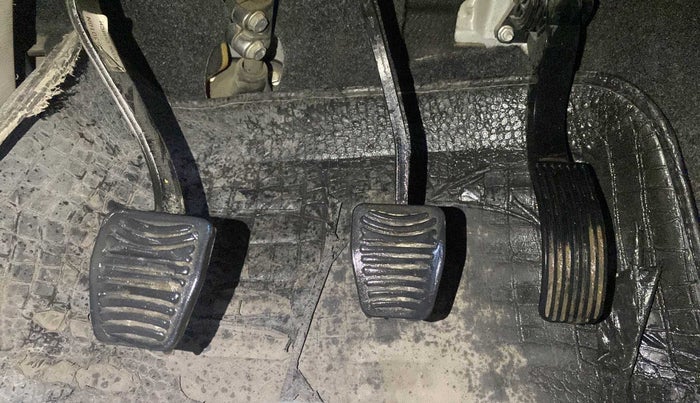 2016 Mahindra XUV500 W8, Diesel, Manual, 71,819 km, Pedals