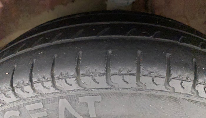 2016 Maruti Alto 800 VXI O, Petrol, Manual, 50,252 km, Left Front Tyre Tread