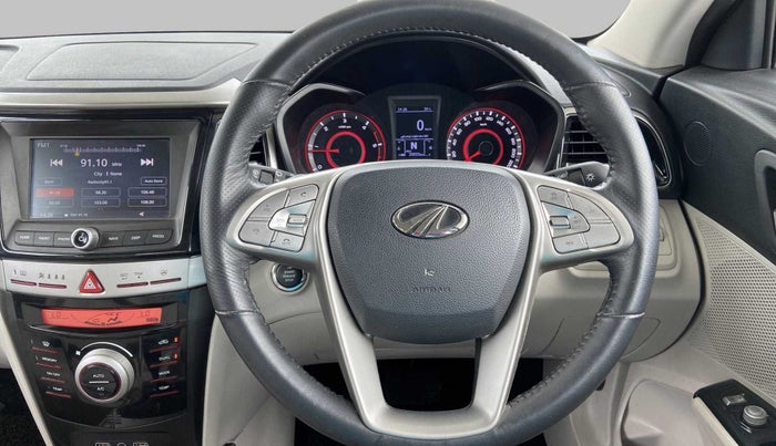 2021 Mahindra XUV300 W8 (O) 1.5 DIESEL AMT, Diesel, Automatic, 39,886 km, Steering Wheel Close Up