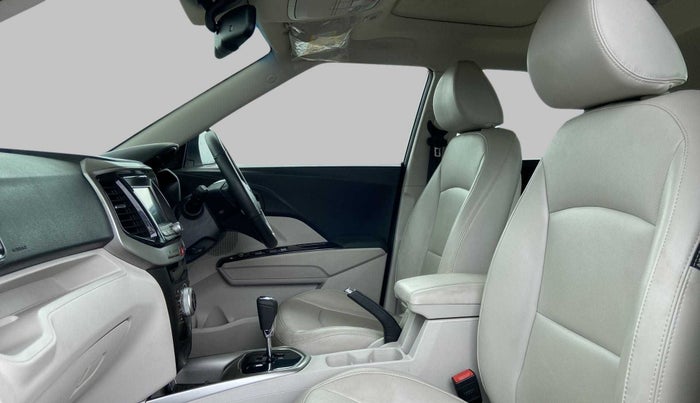 2021 Mahindra XUV300 W8 (O) 1.5 DIESEL AMT, Diesel, Automatic, 39,886 km, Right Side Front Door Cabin