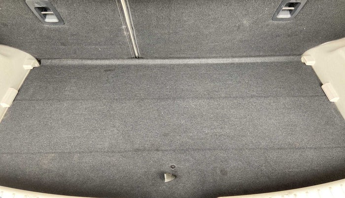 2021 Mahindra XUV300 W8 (O) 1.5 DIESEL AMT, Diesel, Automatic, 39,886 km, Boot Inside