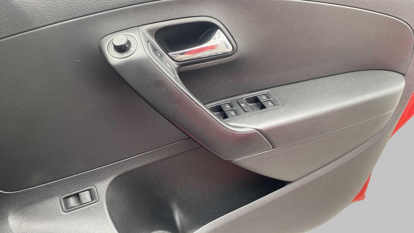 2018 Skoda Rapid STYLE 1.6 MPI AT, Petrol, Automatic, 53,230 km, Driver Side Door Panels Control
