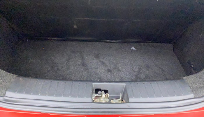 2016 Mahindra Kuv100 K8 D 6 STR, Diesel, Manual, 98,020 km, Boot Inside