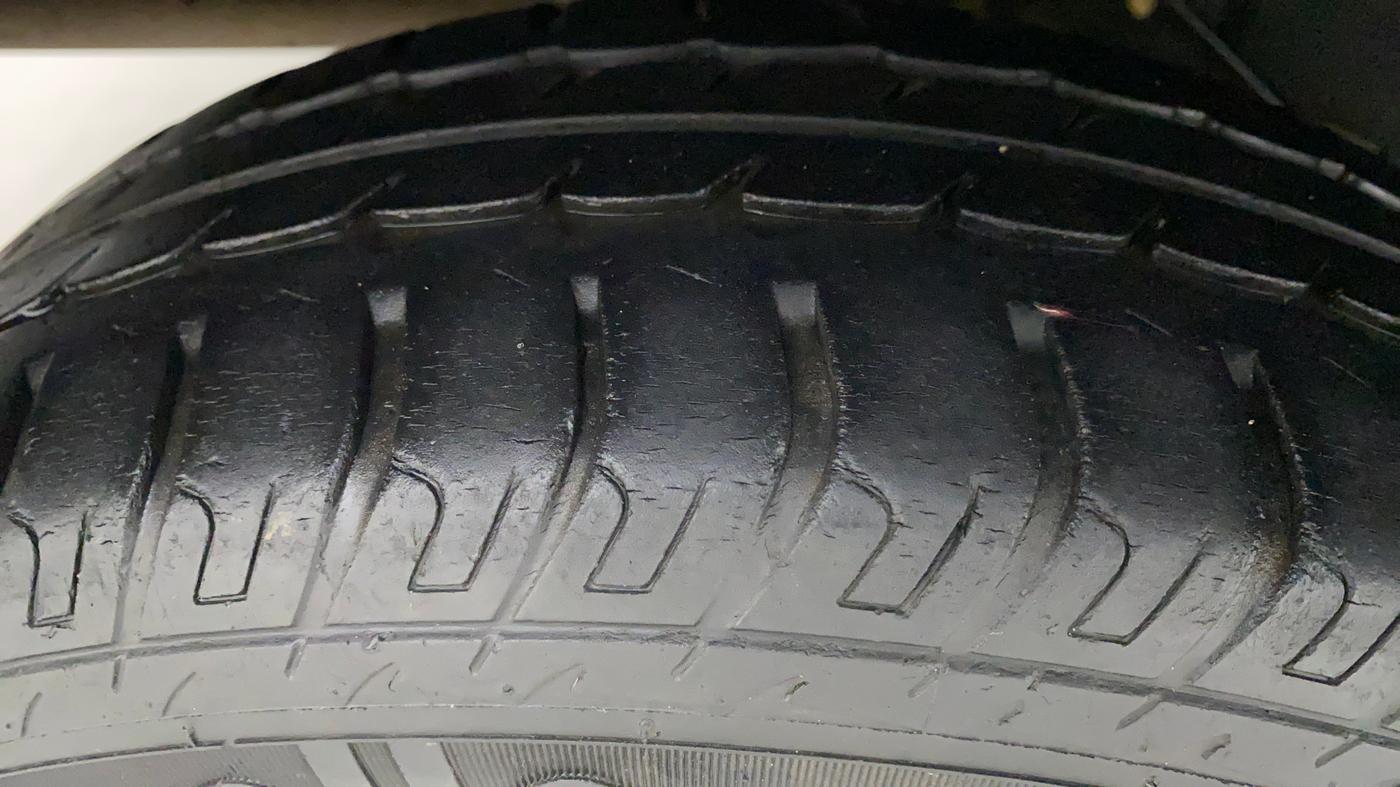 2016 Datsun Go Plus T, Petrol, Manual, 27,468 km, Right Rear Tyre Tread