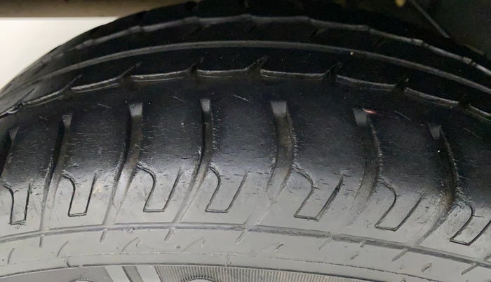 2016 Datsun Go Plus T, Petrol, Manual, 27,468 km, Right Rear Tyre Tread