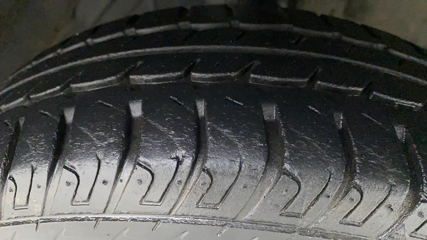 2016 Datsun Go Plus T, Petrol, Manual, 27,468 km, Right Front Tyre Tread