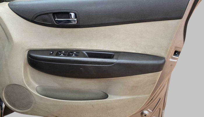 2012 Hyundai i20 MAGNA 1.2, Petrol, Manual, 69,196 km, Driver Side Door Panels Control