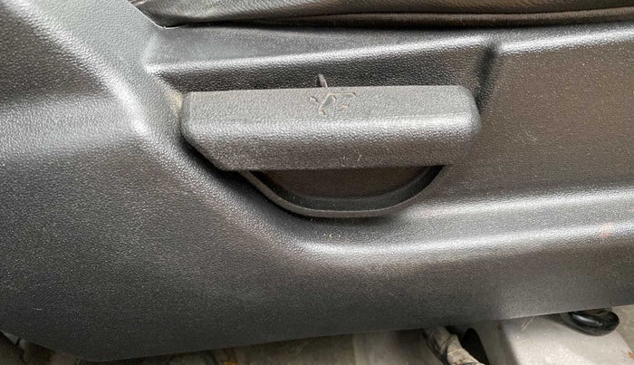 2012 Hyundai i20 MAGNA 1.2, Petrol, Manual, 69,196 km, Driver Side Adjustment Panel