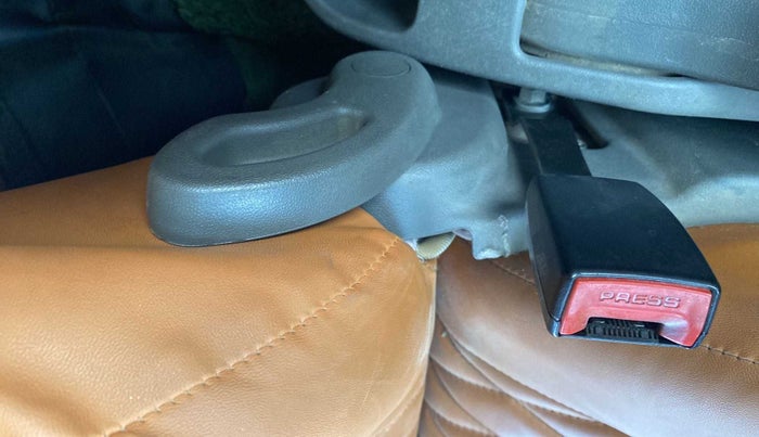 2014 Hyundai i10 SPORTZ 1.1, Petrol, Manual, 33,627 km, Driver Side Adjustment Panel