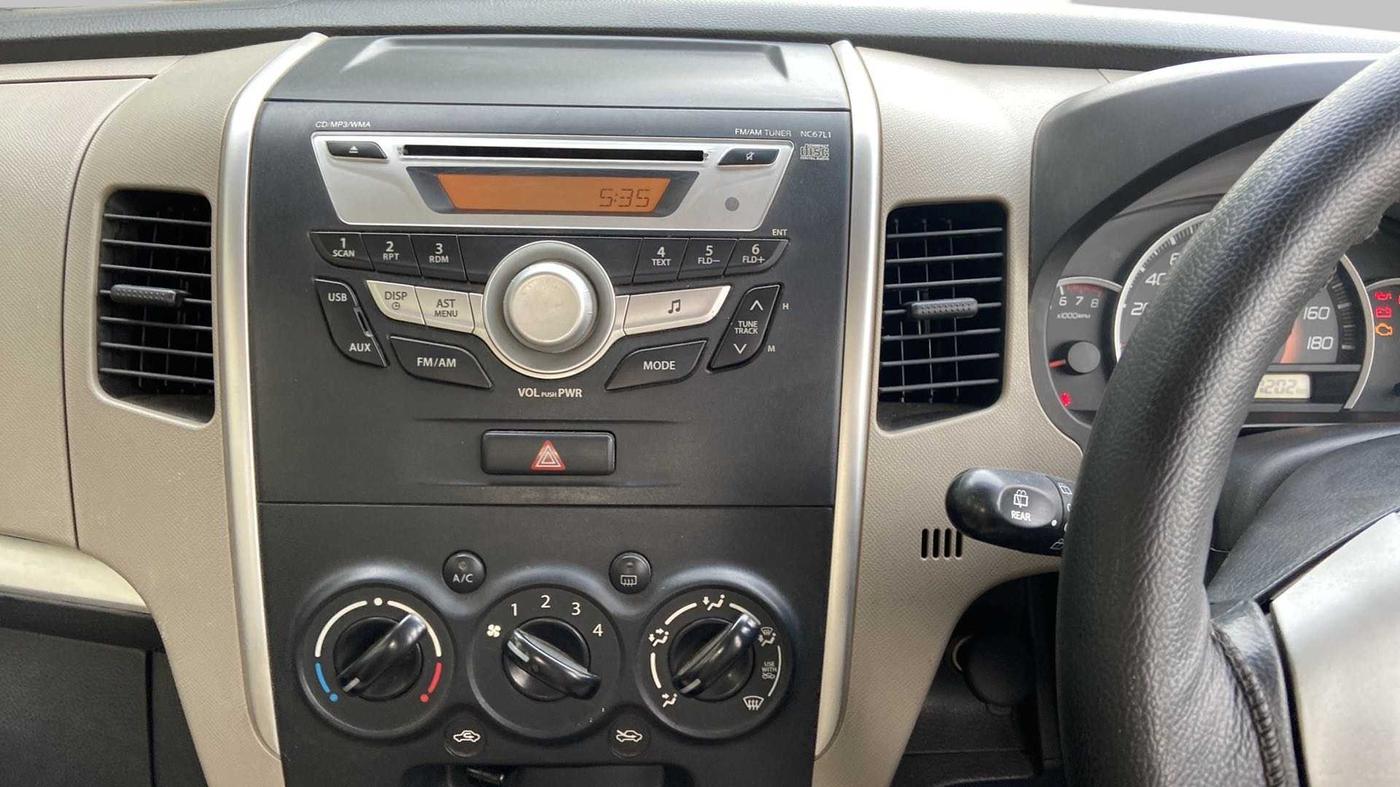 2014 Maruti Wagon R 1.0 VXI, Petrol, Manual, 27,192 km, Infotainment System