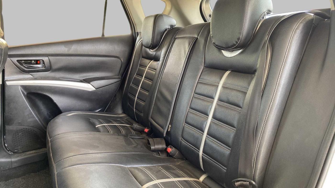 2015 Maruti S Cross ALPHA 1.3, Diesel, Manual, 61,167 km, Right Side Rear Door Cabin