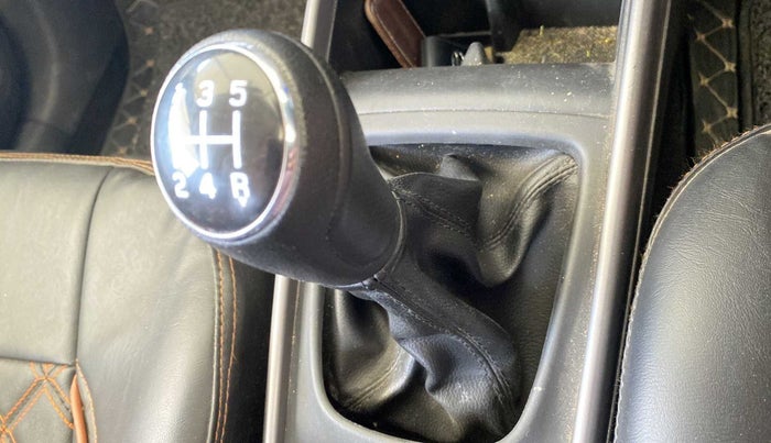 2020 Toyota Glanza G, Petrol, Manual, 20,612 km, Gear lever - Boot Cover minor damage