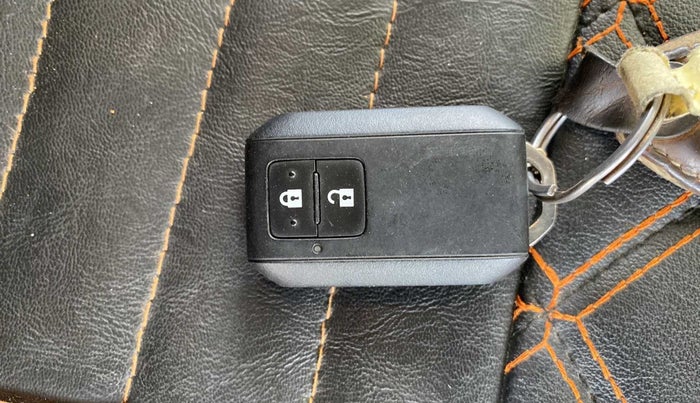 2020 Toyota Glanza G, Petrol, Manual, 20,612 km, Key Close Up