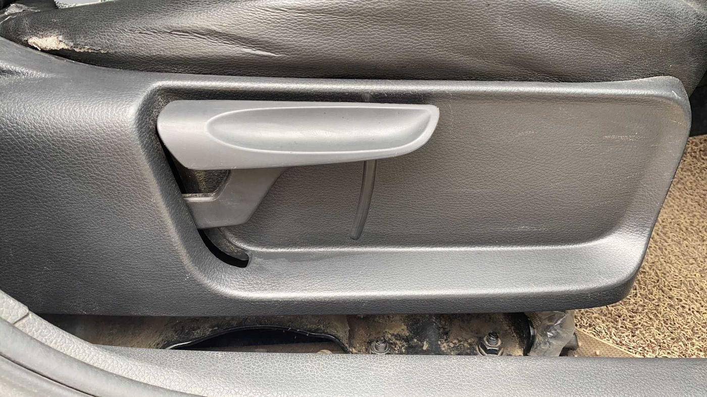 2015 Volkswagen Polo COMFORTLINE 1.2L, Petrol, Manual, 62,004 km, Driver Side Adjustment Panel