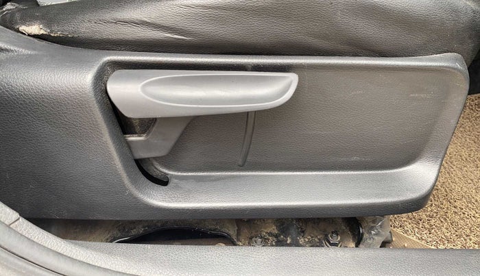 2015 Volkswagen Polo COMFORTLINE 1.2L, Petrol, Manual, 62,004 km, Driver Side Adjustment Panel