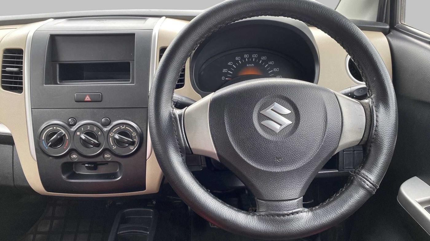 2017 Maruti Wagon R 1.0 LXI, Petrol, Manual, 45,376 km, Steering Wheel Close Up