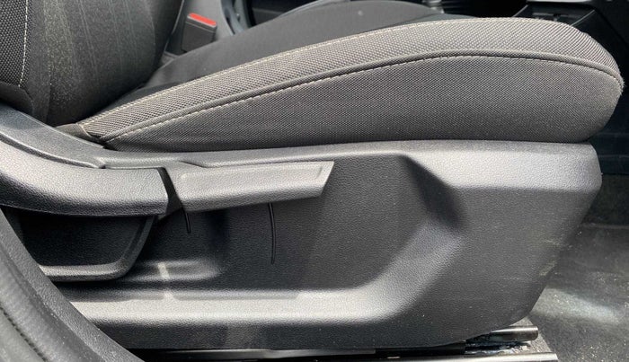2022 Hyundai NEW I20 SPORTZ 1.2 MT, Petrol, Manual, 9,811 km, Driver Side Adjustment Panel