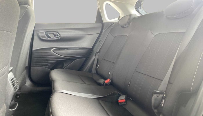 2022 Hyundai NEW I20 SPORTZ 1.2 MT, Petrol, Manual, 9,811 km, Right Side Rear Door Cabin