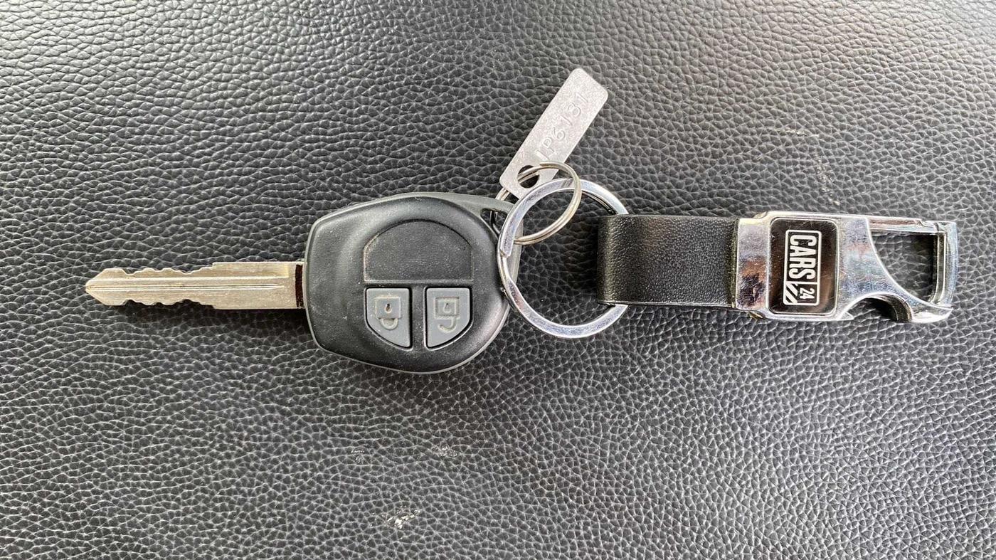 2017 Maruti Swift VXI, Petrol, Manual, 16,964 km, Key Close Up