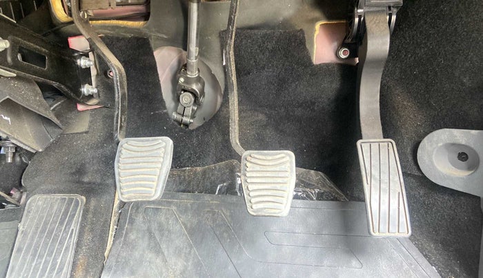 2019 Mahindra KUV 100 NXT K2+ P 6 STR, Petrol, Manual, 5,337 km, Pedals