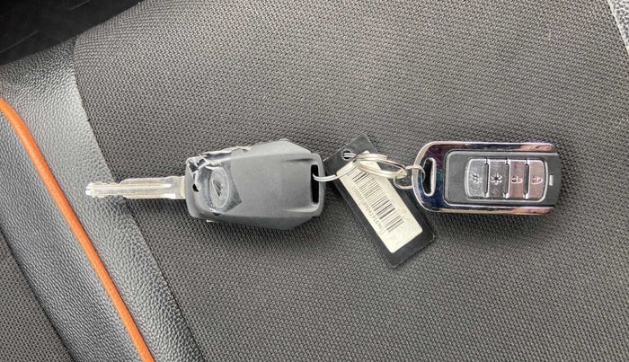 2019 Mahindra KUV 100 NXT K2+ P 6 STR, Petrol, Manual, 5,337 km, Key Close Up