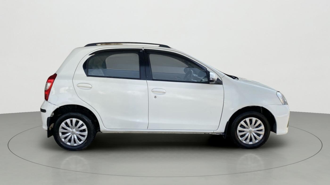 2017 Toyota Etios Liva V, Petrol, Manual, 89,380 km, Right Side View