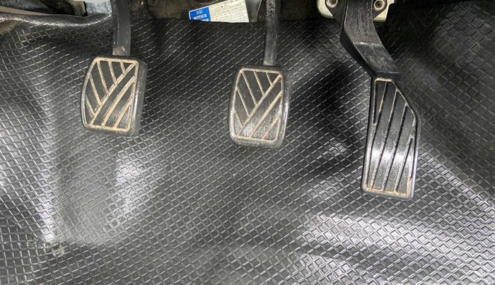 2016 Maruti Swift VDI (O), Diesel, Manual, 64,279 km, Pedals