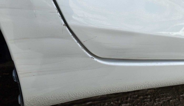 2016 Maruti Swift Dzire VXI, Petrol, Manual, 28,060 km, Right running board - Slightly dented