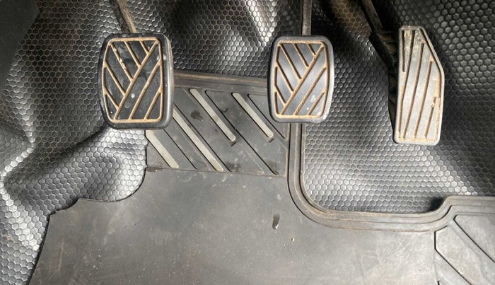 2019 Maruti Swift VXI, Petrol, Manual, 30,403 km, Pedals