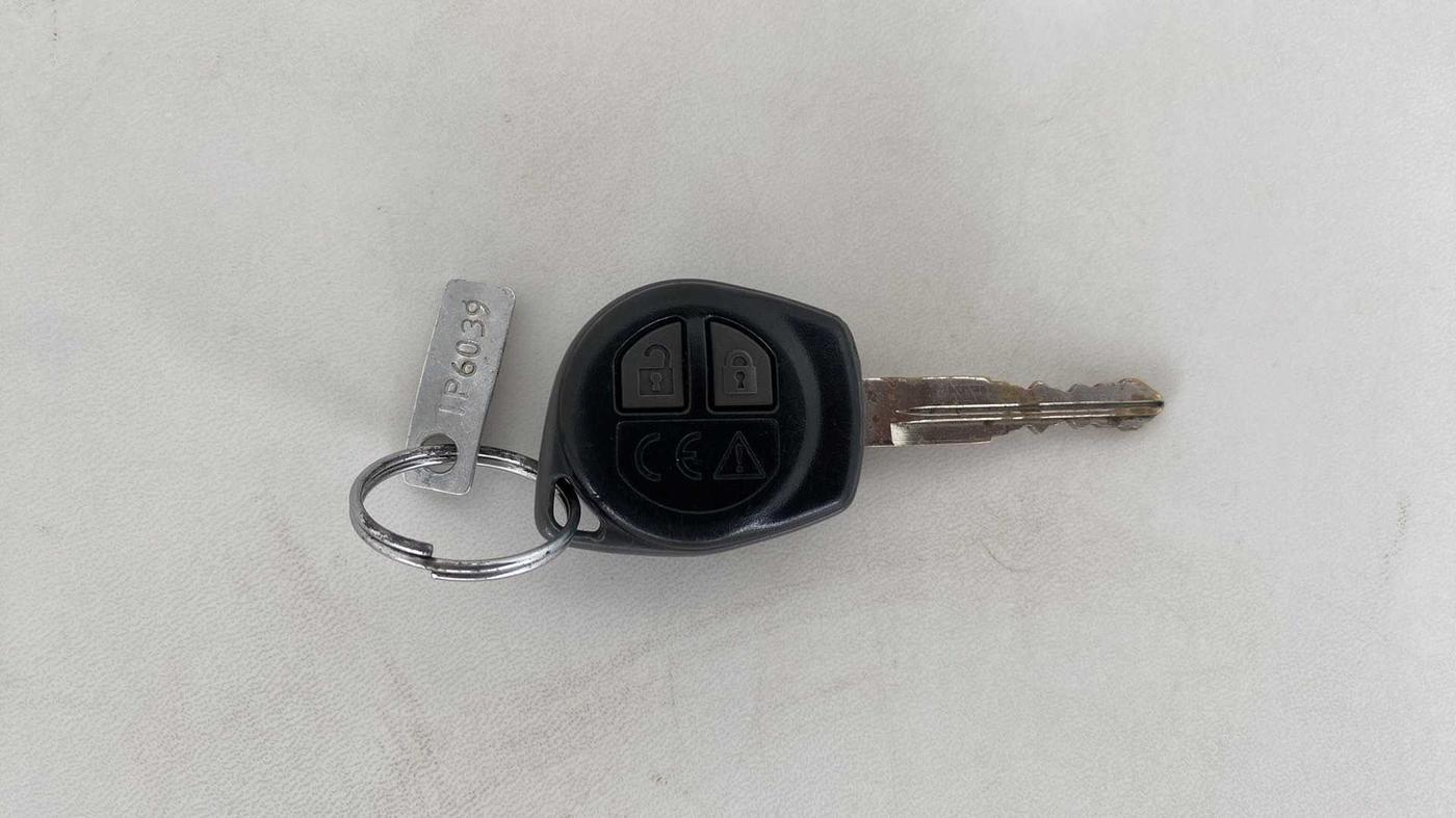 2019 Maruti Swift VXI, Petrol, Manual, 30,403 km, Key Close Up