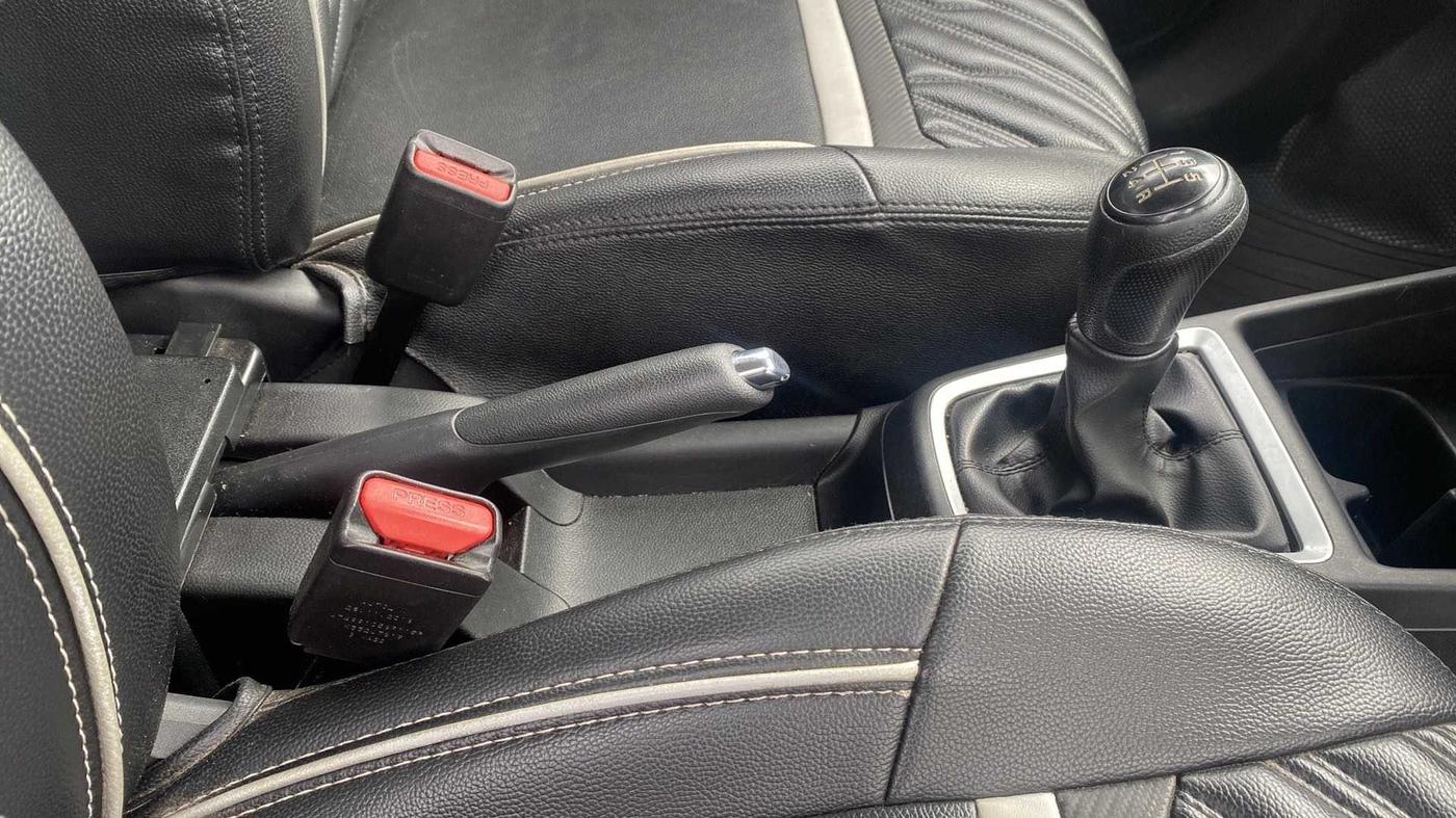 2019 Maruti Swift VXI, Petrol, Manual, 30,403 km, Gear Lever