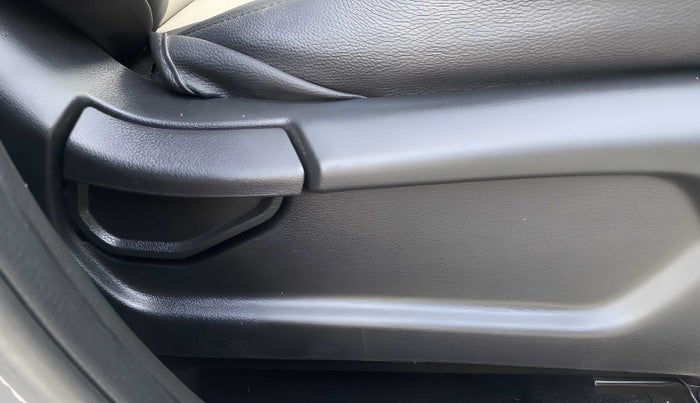 2021 Hyundai VENUE S 1.2, Petrol, Manual, 11,850 km, Driver Side Adjustment Panel