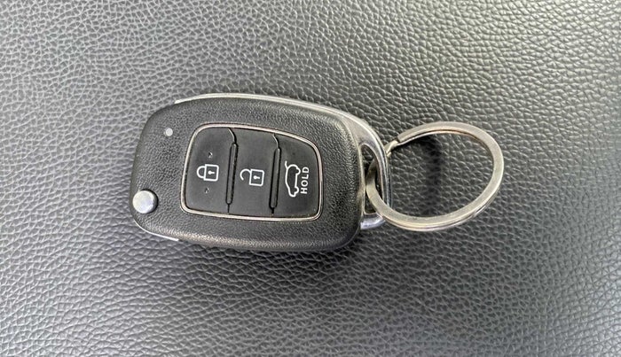 2021 Hyundai VENUE S 1.2, Petrol, Manual, 11,850 km, Key Close Up