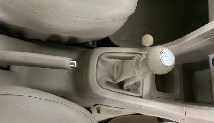 2015 Maruti Swift Dzire VXI, Petrol, Manual, 21,487 km, Gear Lever