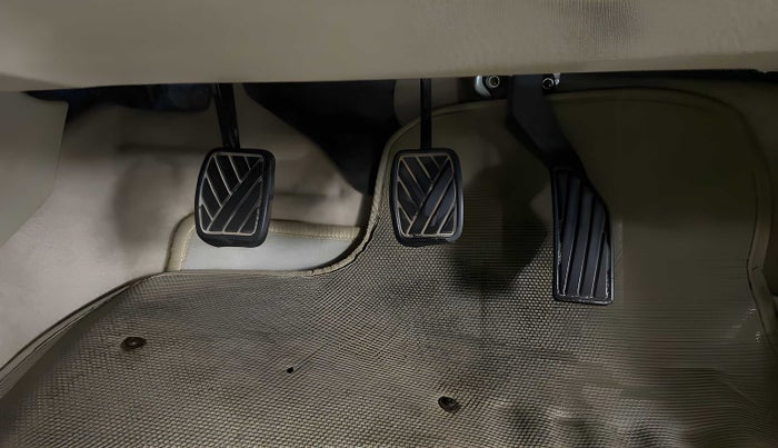 2015 Maruti Swift Dzire VXI, Petrol, Manual, 21,487 km, Pedals