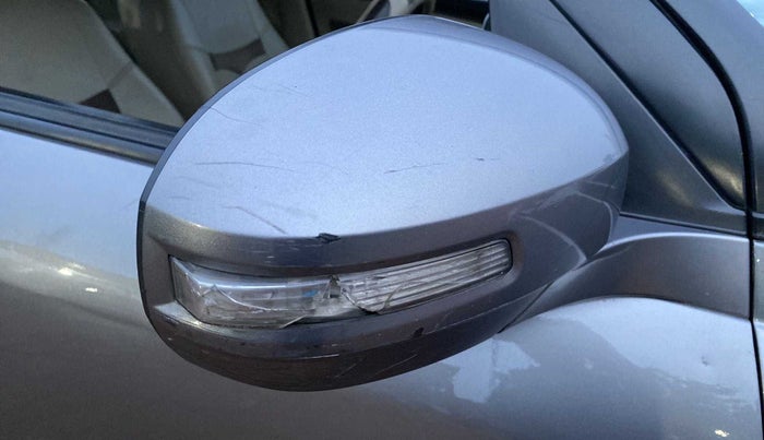 2014 Maruti Swift Dzire VXI, Petrol, Manual, 1,19,236 km, Right rear-view mirror - Indicator light has minor damage